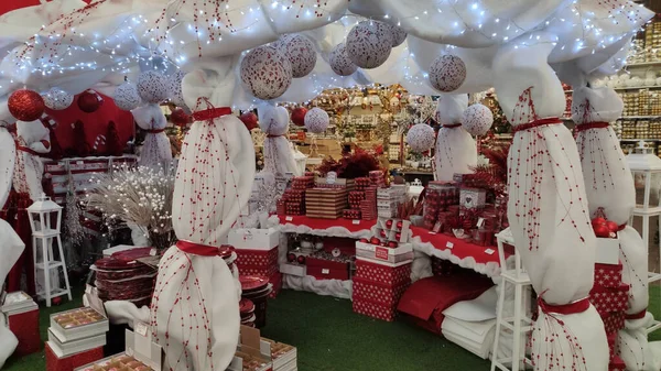 Pendurado Guirlandas Natal Noel Decorando Lobby Shopping Decorações Natal Salão — Fotografia de Stock