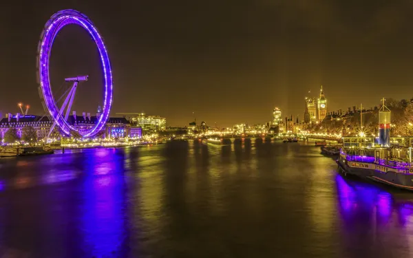 Tamigi con vista sul London Eye — Foto Stock