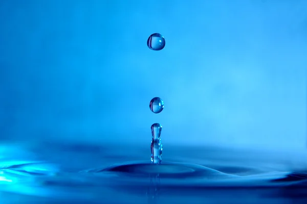 Goccia d'acqua spruzzata da vicino — Foto Stock