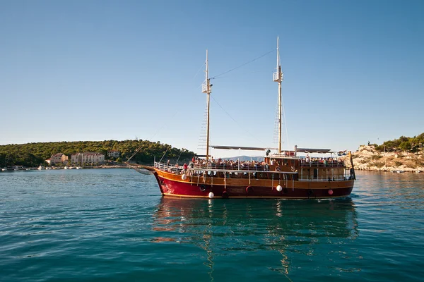 Pleasure craft boat in Adriatic sea Croatia, on excursion tour — Stock Photo, Image