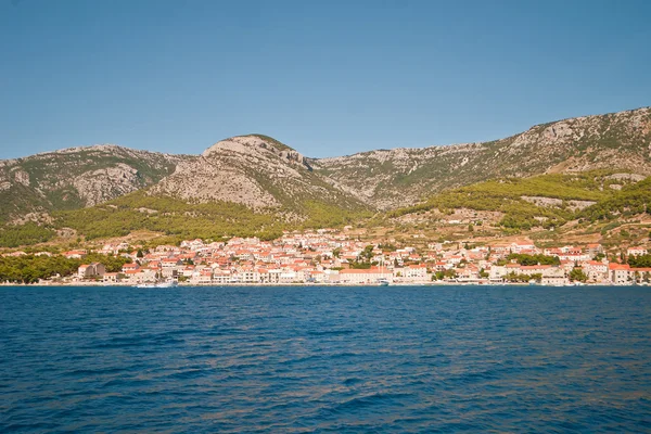 Vue sur la ville de Bol. L'île de Brac. Croatie . — Photo