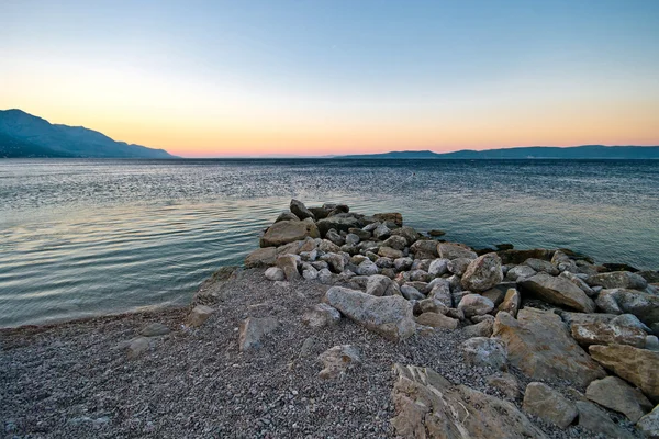 Makarska riviera.wiev van strand. — Stockfoto