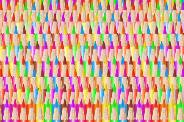 Lápices de colores en una fila, muchos colores . — Foto de Stock