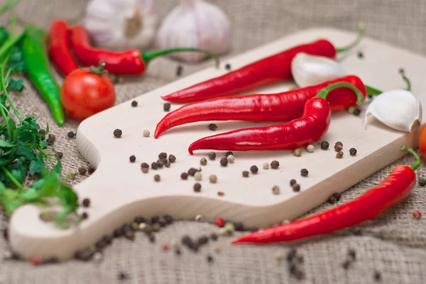 Ingredienti di cottura freschi, pepe, aglio . — Foto Stock