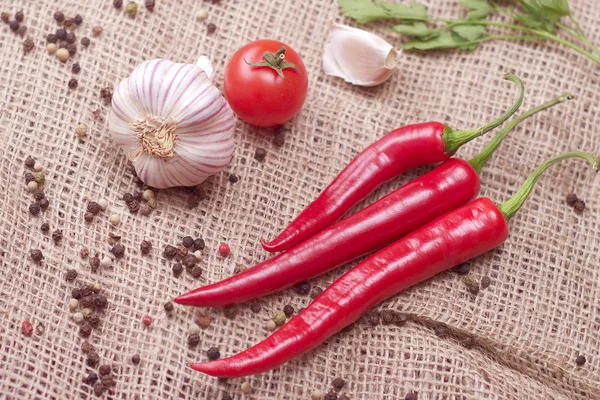 Ingredienti di cottura freschi, pepe, aglio . — Foto Stock