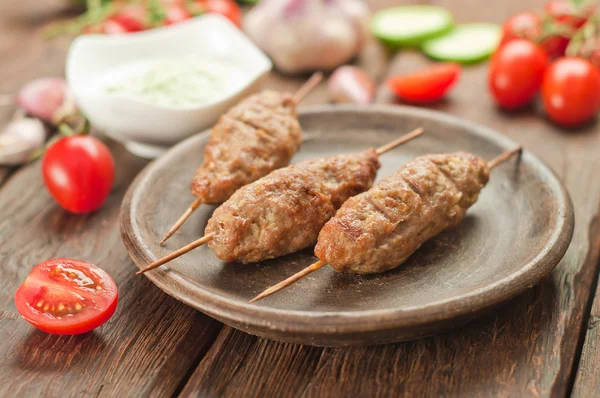 Cevapcici with tzatziki. The traditional Balkan dish — Stock Photo, Image