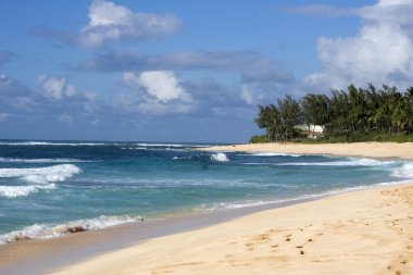 sunset beach, hawaii beyaz kum & turkuaz denizde.