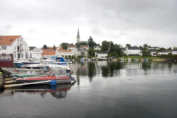 Aldeia pacífica de Lillesand, Noruega . — Fotografia de Stock