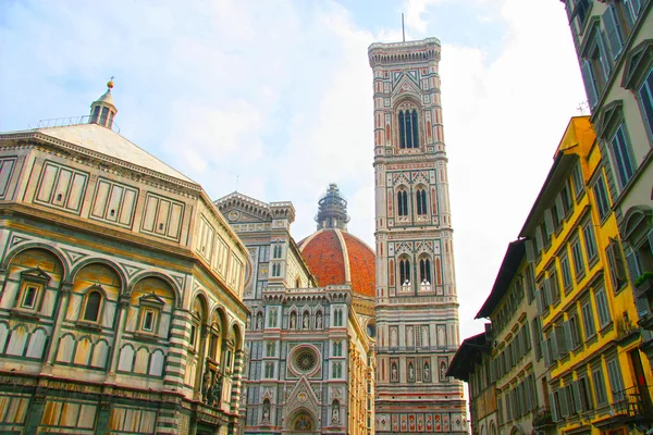 Santa Maria del Fiore, which is Florence Cathedral or Basilica of Saint Mary of the Flower & The Baptistry of St John, Italy — Stock Photo, Image