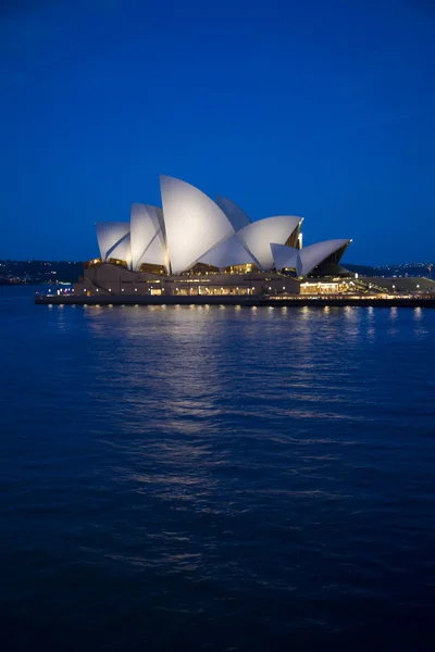 Sydney opera house op twilight, Nieuw Zuid-wales, Australië