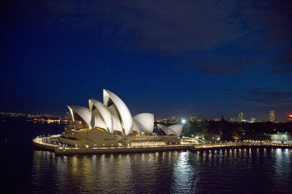 Sydney opera house w nocy, nowy na południe Walia, Wielka Brytania — Zdjęcie stockowe