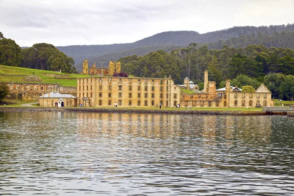Port arthur historische veroordelen site uit het water, Tasmanië, Australië. — Stockfoto