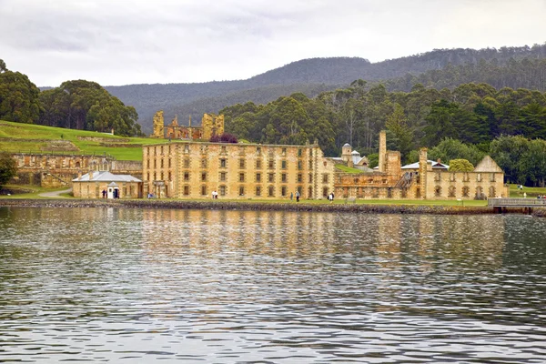 Port Arthur Historic Convict Site fra vandet, Tasmanien, Australien . - Stock-foto