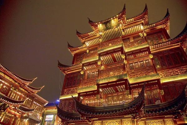 Παραδοσιακά κτίρια που φωτίζεται τη νύχτα του χρόνου, στην παλιά πόλη, nanshi, Σαγκάη, Κίνα — Φωτογραφία Αρχείου