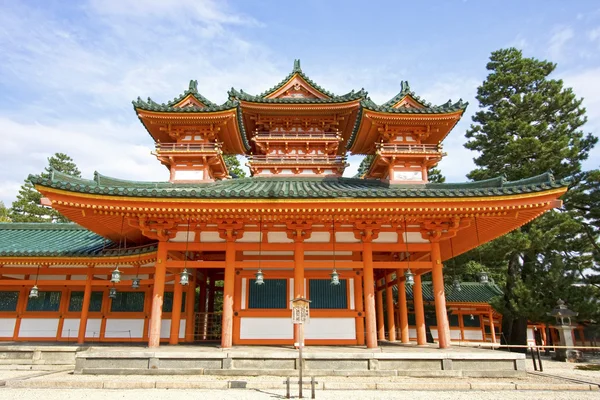 Храм Шимогамо (также известный как Шимогамо-дзиндзя) ЮНЕСКО в Киото, Япония . — стоковое фото