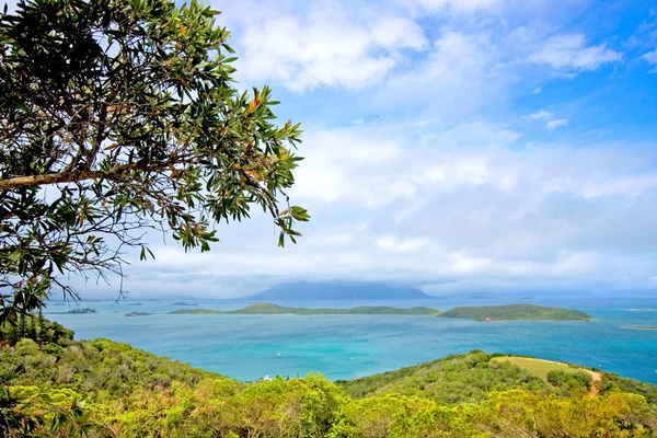 Visa från ouen toro utseendet av angränsande öar, Nya Kaledonien, södra Stilla havet. — Stockfoto