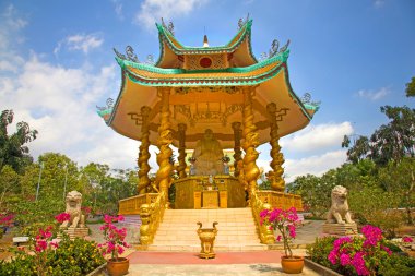 ile büyük bir Budist tapınağı karmaşık, phu bir parçası oturmuş Buda Pagoda, vietnam.