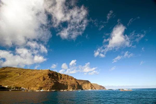 Línea costera de Santa Helena desde James Bay fuera de Jamestown, Santa Helena . — Foto de Stock