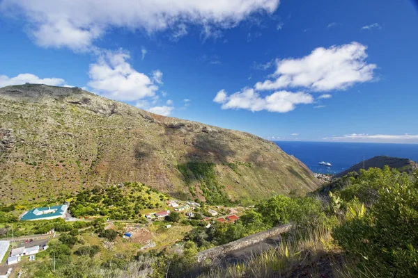 View across the countryside towards Jamestown & James Bay, St Helena. — Stock Photo, Image