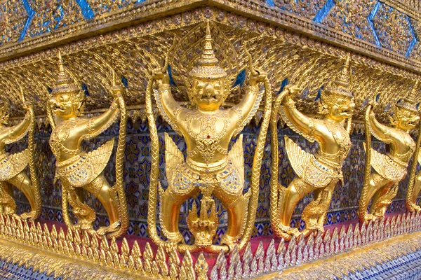 Dekoration an den Außenwänden des Tempels des Smaragdbuddha oder wat phra gaeo, bangkok, thailand, Südostasien. — Stockfoto