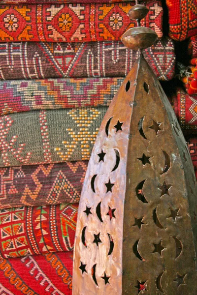 Traditional hand made lantern & rugs, Morocco. — Stock Photo, Image