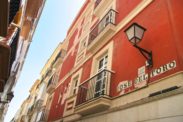 Calle dela Veronica, rue typique et colorée de Cadix, Andalousie, Espagne . — Photo