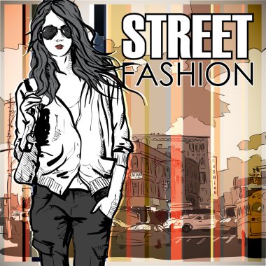 Sokak geçmişindeki moda kızı.