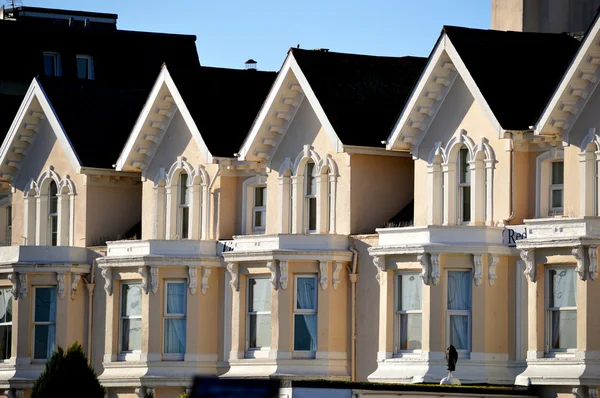 çatı zirveleri ve bay windows