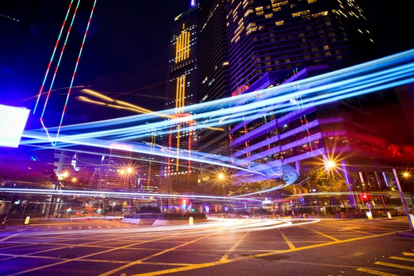 Estradas urbanas de Hong Kong, trilhas ligeiras — Fotografia de Stock