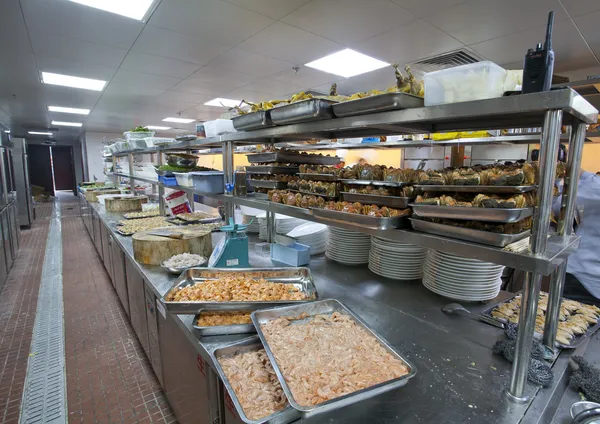 Chef cooking at commercial kitchen - hot job! — Stock Photo, Image