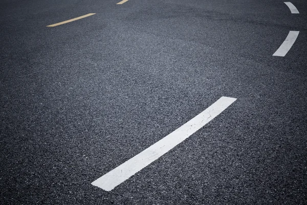Marcas de tráfico en el suelo de asfalto —  Fotos de Stock