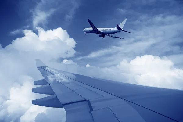 Aviones en el cielo — Foto de Stock