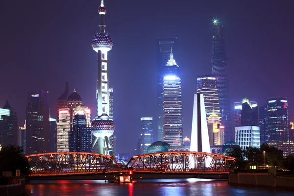 Ciudad de Shanghai, fuera del Puente Blanco . — Foto de Stock