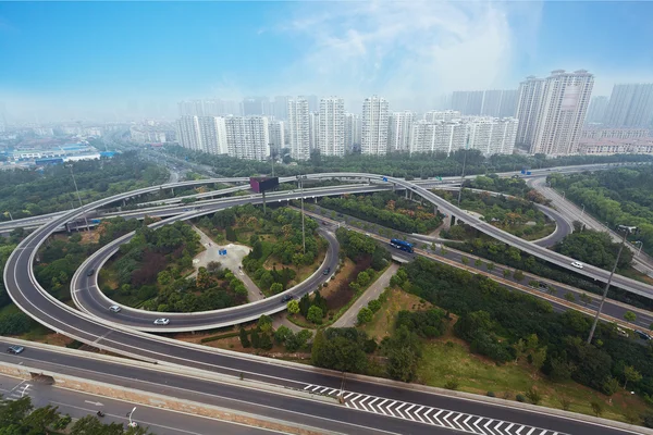 Vista aérea do viaduto da estrada — Fotografia de Stock