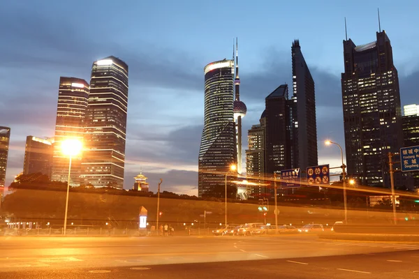 Shanghai cidade carro luz trilhas — Fotografia de Stock