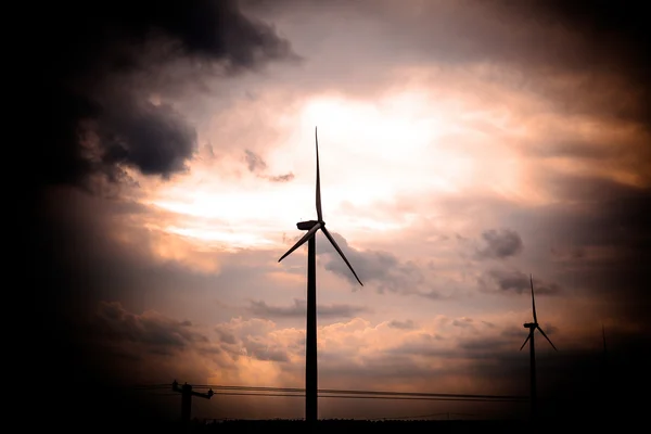 Wind power generatie op het strand — Stockfoto