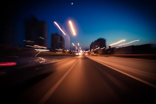 Nuit, conduite sur l'autoroute — Photo