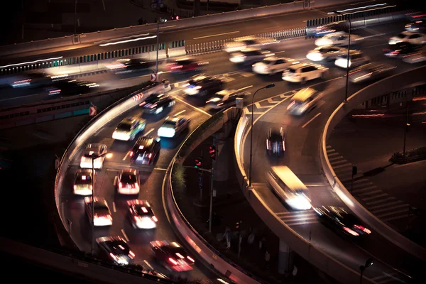 都市車の光の道 — ストック写真