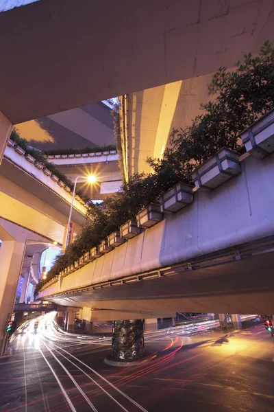 Shanghai, carretera sobrepasa la noche — Foto de Stock