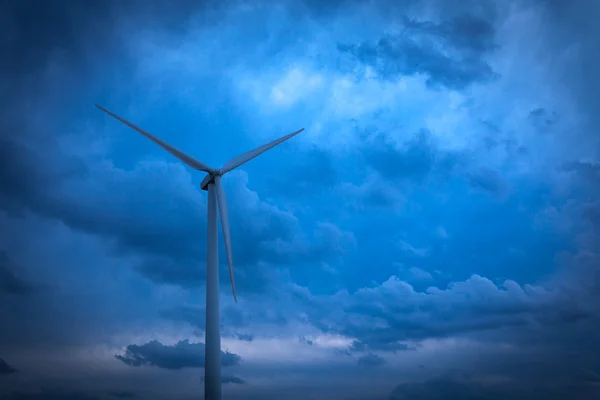 Wind power generatie op het strand — Stockfoto