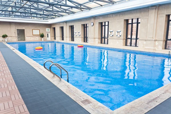 Indoor Swimming Pool — Stock Photo, Image