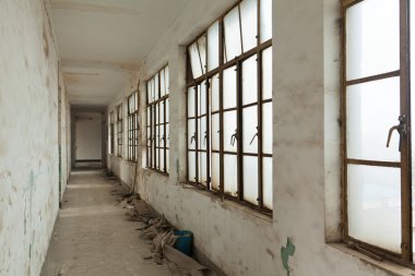 terk edilmiş binalar