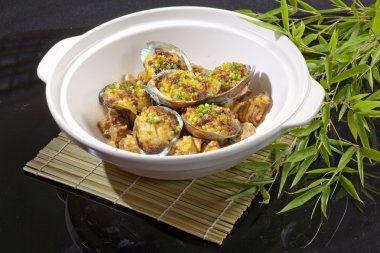 Abalone ve tavuk Çin yemeği