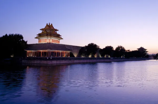 Der Turm der verbotenen Stadt in der Abenddämmerung in Peking China — Stockfoto