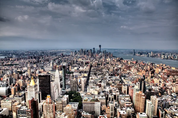 Дивлячись на Манхеттені — стокове фото