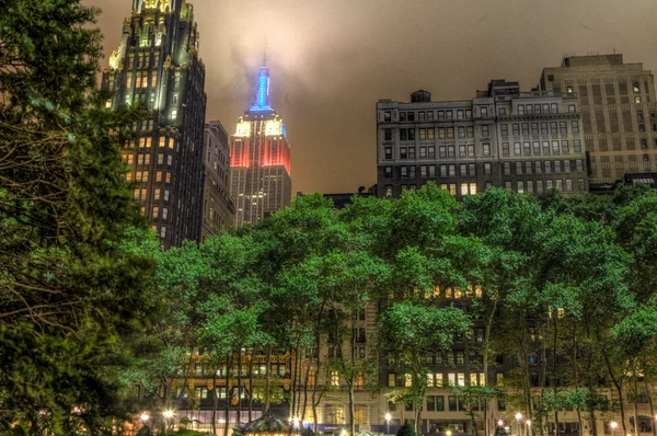 Empire State Building from Bryant Park — Stock Photo, Image