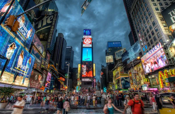 Drukke times square in de nacht, manhattan, new york, Verenigde Staten — Stockfoto