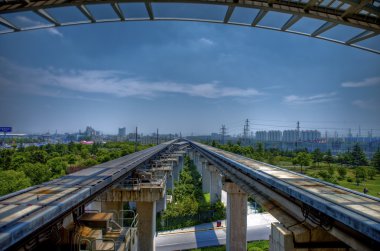 Manyetik raylı tren istasyonu