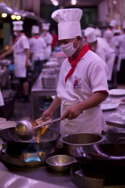 Şef pişirme Pan lezzetli Asya gıda