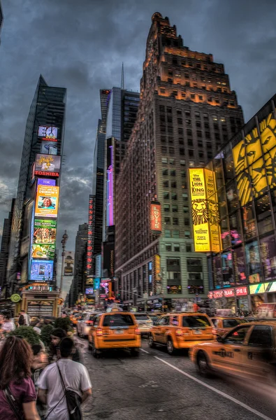 Fila de táxi em Times Square — Fotografia de Stock